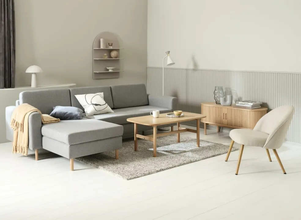 Stolik TV LYNGVIG 120cm 2 drzwi roletowe naturalny dąb
