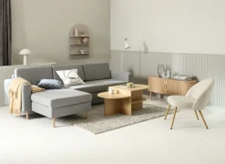 Stolik TV LYNGVIG 120cm 2 drzwi roletowe naturalny dąb